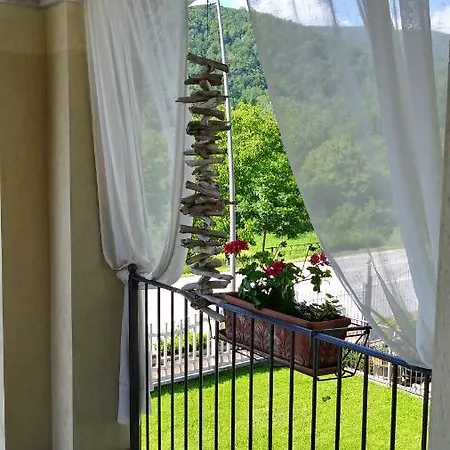 Maggiociondolo Guest house *
